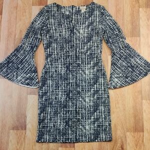 Navy and White V-Neck Sheath Dress with Bell Sleeves Mochi